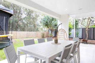 Saltbreeze - Laidback Poolside Living by the Canal - Twin Waters - 2