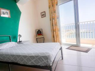 Elegant Oceanfront Apartment with Coastal Charm S11 - Sliema - 7