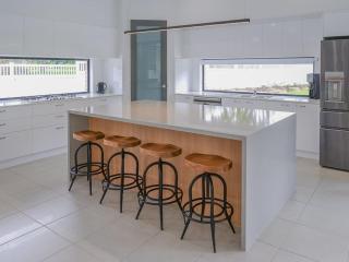 Hinterland Haven with Heated Pool & Lush Surrounds - Mooloolah - 8