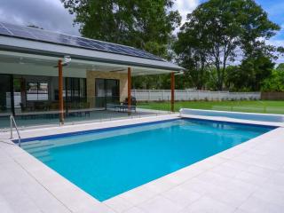 Hinterland Haven with Heated Pool & Lush Surrounds - Mooloolah - 6