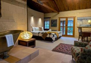 Italian Hill Garden Villa - 3