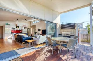 Delightful Dicky Beach Holiday House - Caloundra - 0