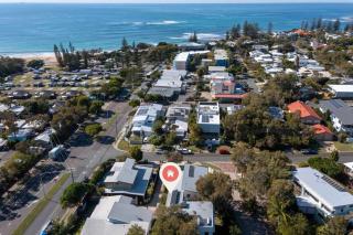 Delightful Dicky Beach Holiday House - Caloundra - 9