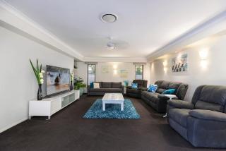 Bribie Breeze Family Retreat with Pool & BBQ - Bongaree - 3