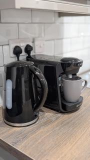 Spacious 5BR Family Home By WillCo Property Short Lets & Serviced Accommodation Derby With Games & Perfect For Contractors - 4