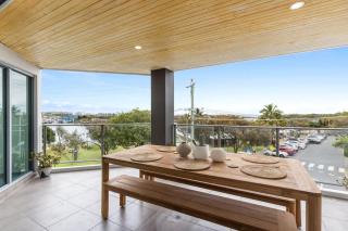 Point Cartwright Penthouse - Ocean and River Views - Buddina - 2