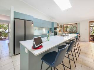 Bokarina Beach House - Family & Pet Friendly - Kawana Waters - 1