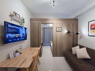 1BR Condotel with Balcony at FAME Residences #FM32-1 - Manila - 8