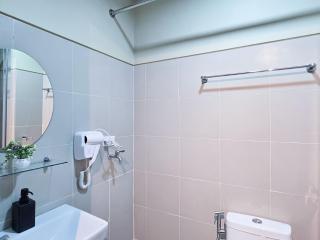 1BR Condotel with Balcony at FAME Residences #FM32-1 - Manila - 4