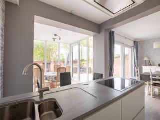 Modern Villa w Private Yard, cleaning included - 1