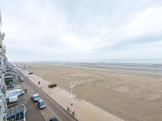Apartment in Zeedijk with Sea View, cleaning included - Koksijde - 5