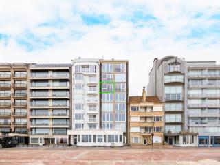 Apartment by Belgian Coast with Beach Views, cleaning included - Oostduinkerke - 0