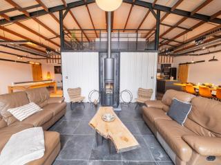 Farm Stay with Indoor Pool, cleaning included - Goesnes - 8