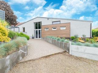 Farm Stay with Indoor Pool, cleaning included - Goesnes - 9