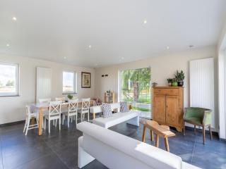 Spacious Holiday Home with Pond, cleaning included - Beveren - 3