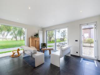 Spacious Holiday Home with Pond, cleaning included - Beveren - 4