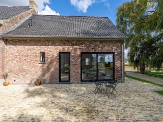 Spacious Holiday Home with Pond, cleaning included - Beveren - 1