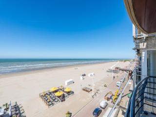 Apartment on Zeedijk with Stunning Sea View, cleaning included - Koksijde - 5