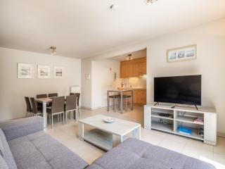 Apartment in St-Idesbald near the Sea, cleaning included - 0