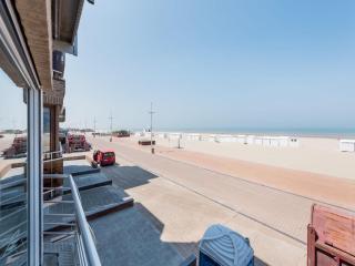 Apartment on Sea Wall with Stunning Views, cleaning included - Koksijde - 5