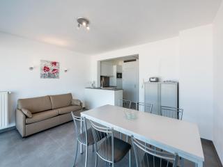 Apartment on Sea Wall with Stunning Views, cleaning included - Koksijde - 0