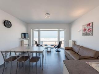 Apartment on Sea Wall with Stunning Views, cleaning included - Koksijde - 9