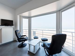 Apartment on Sea Wall with Stunning Views, cleaning included - Koksijde - 6