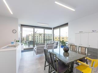 Bright Corner Apartment, cleaning included - 0
