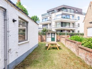 Garden Villa Steps from Beaches, cleaning included - 6