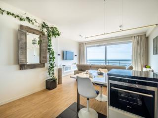 Apartment by Zeedijk with Sea View, cleaning included - Koksijde - 8