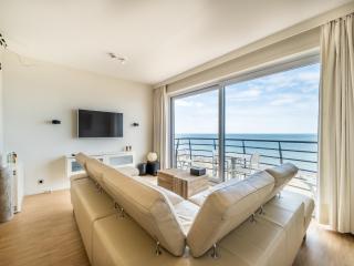 Apartment by Zeedijk with Sea View, cleaning included - Koksijde - 0