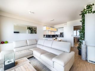 Apartment by Zeedijk with Sea View, cleaning included - Koksijde - 3