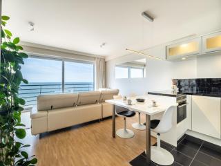 Apartment by Zeedijk with Sea View, cleaning included - Koksijde - 1