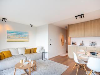 Apartment on Zeedijk with Stunning Sea Views, cleaning included - Koksijde - 9