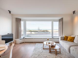 Apartment on Zeedijk with Stunning Sea Views, cleaning included - Koksijde - 3