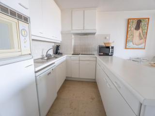 Apartment on Beach near Town Center, cleaning included - Oostduinkerke - 8