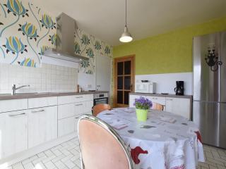 Welcoming Holiday Home with large garden, cleaning included - Porcheresse - 8