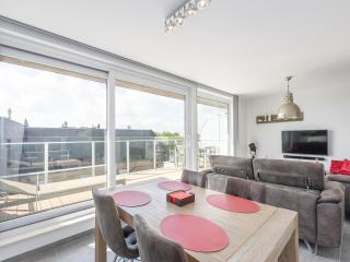 Stylish 2-Bedroom with Terrace, cleaning included - 2