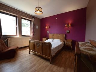 Welcoming Holiday Home with large garden, cleaning included - Porcheresse - 2