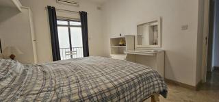 Waterfront Panorama Massive Three Bedrooms Flat S8 - Sliema - 1