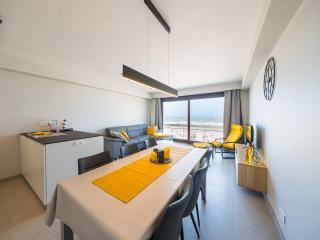 Flat by the Seafront with Terrace Views, cleaning included - 9
