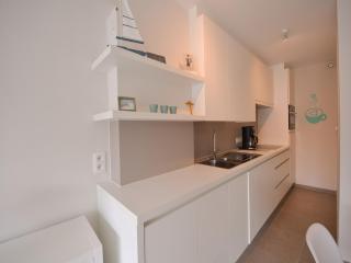 Stylish apartment with sunny terrace, cleaning included - Oostduinkerke - 8