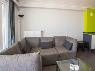 Apartment by Zeedijk with Spacious Terrace, cleaning included - 0