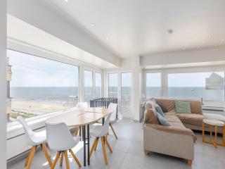 Bright Beachfront Apartment, cleaning included - 0