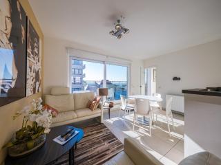 Modern Coastal Penthouse Stay, cleaning included - 8