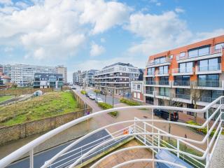 Light-Filled Flat Near Beach, cleaning included - 4