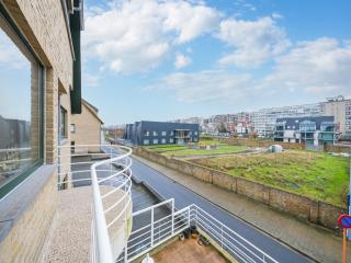 Light-Filled Flat Near Beach, cleaning included - 6