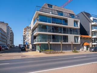 Central Stay Near Tram & Sea, cleaning included - 4