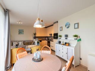 Charming Waterside Getaway, cleaning included - 7
