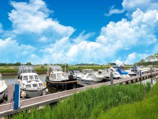 Charming Waterside Getaway, cleaning included - 6